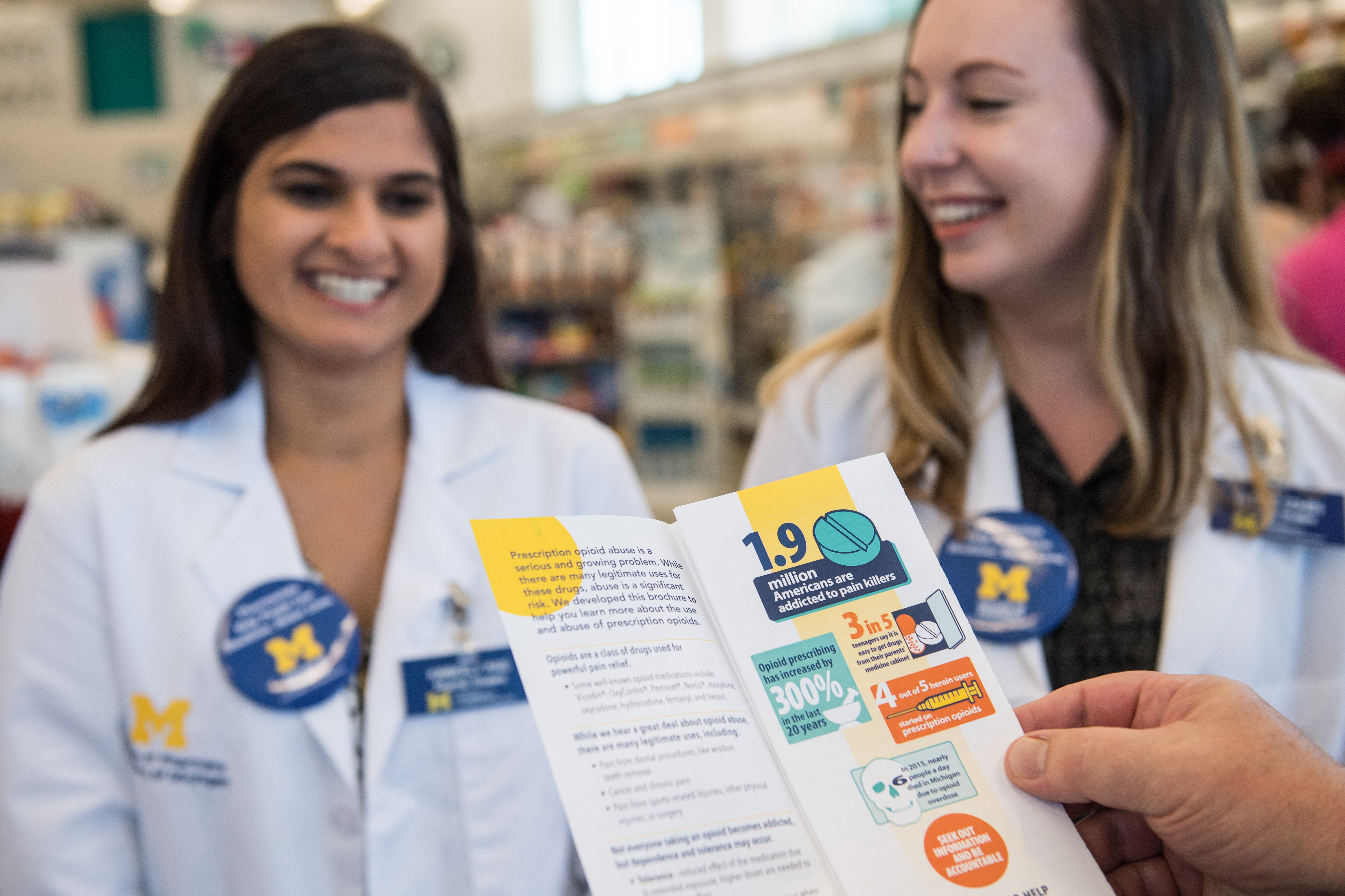 Pharmacy students share information on opioid usage 