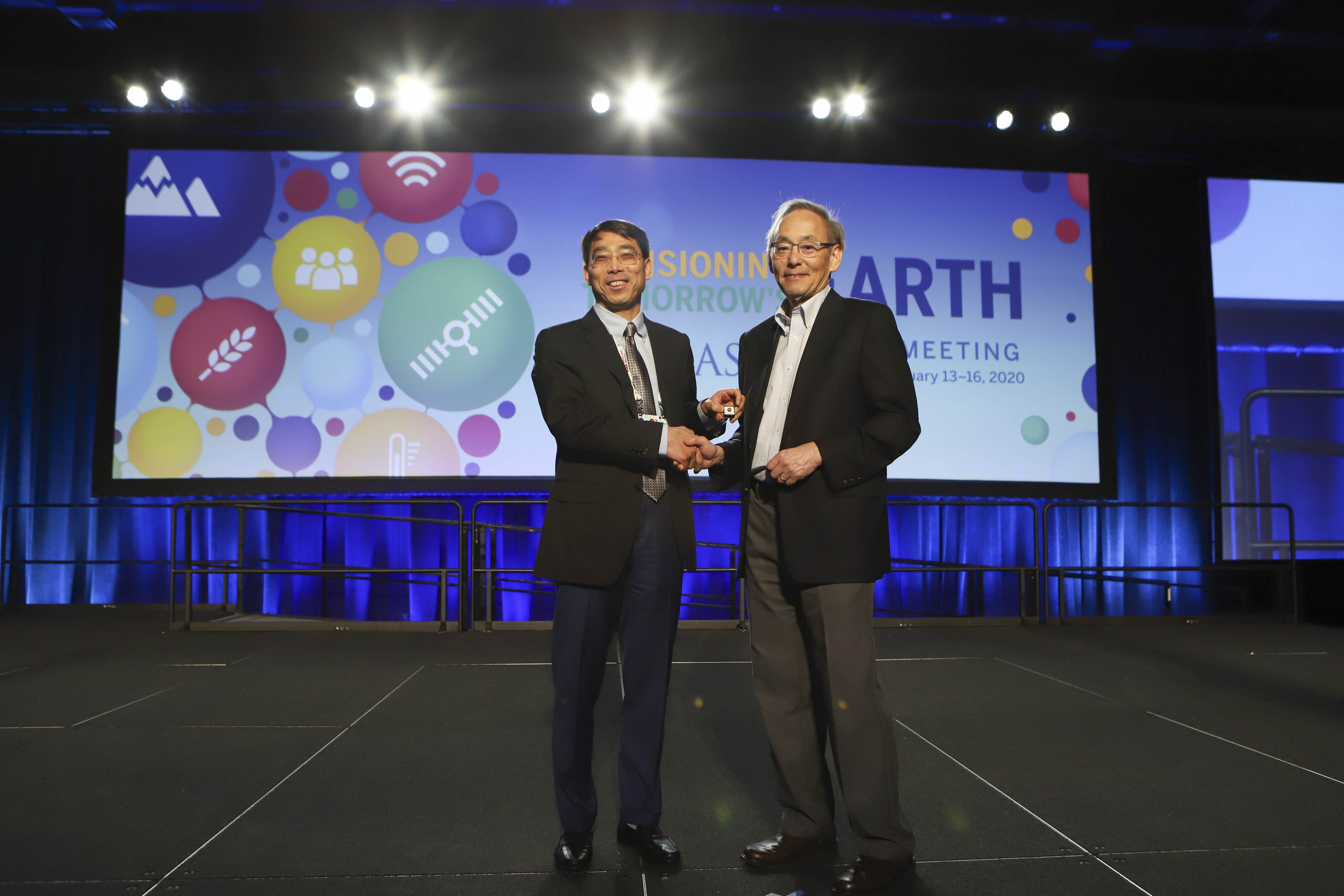 Shaomeng Wang (left) pictured with Steven Chu (right), the 2019-2020 AAAS president 